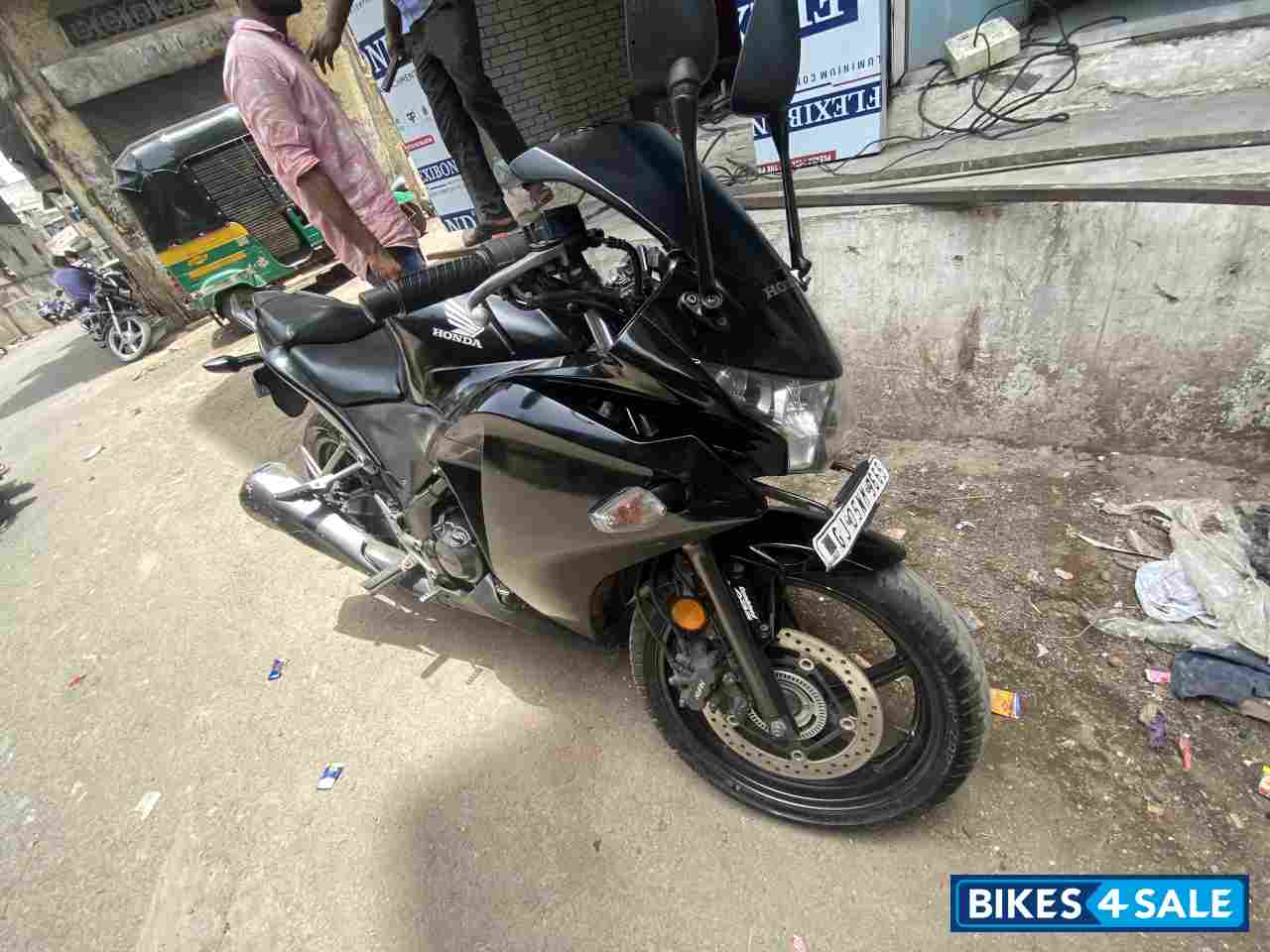 Black Honda CBR 250R