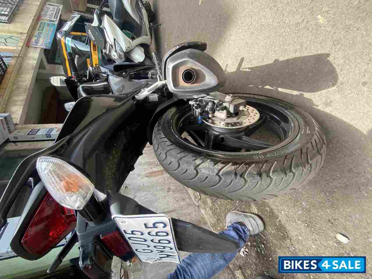 Black Honda CBR 250R