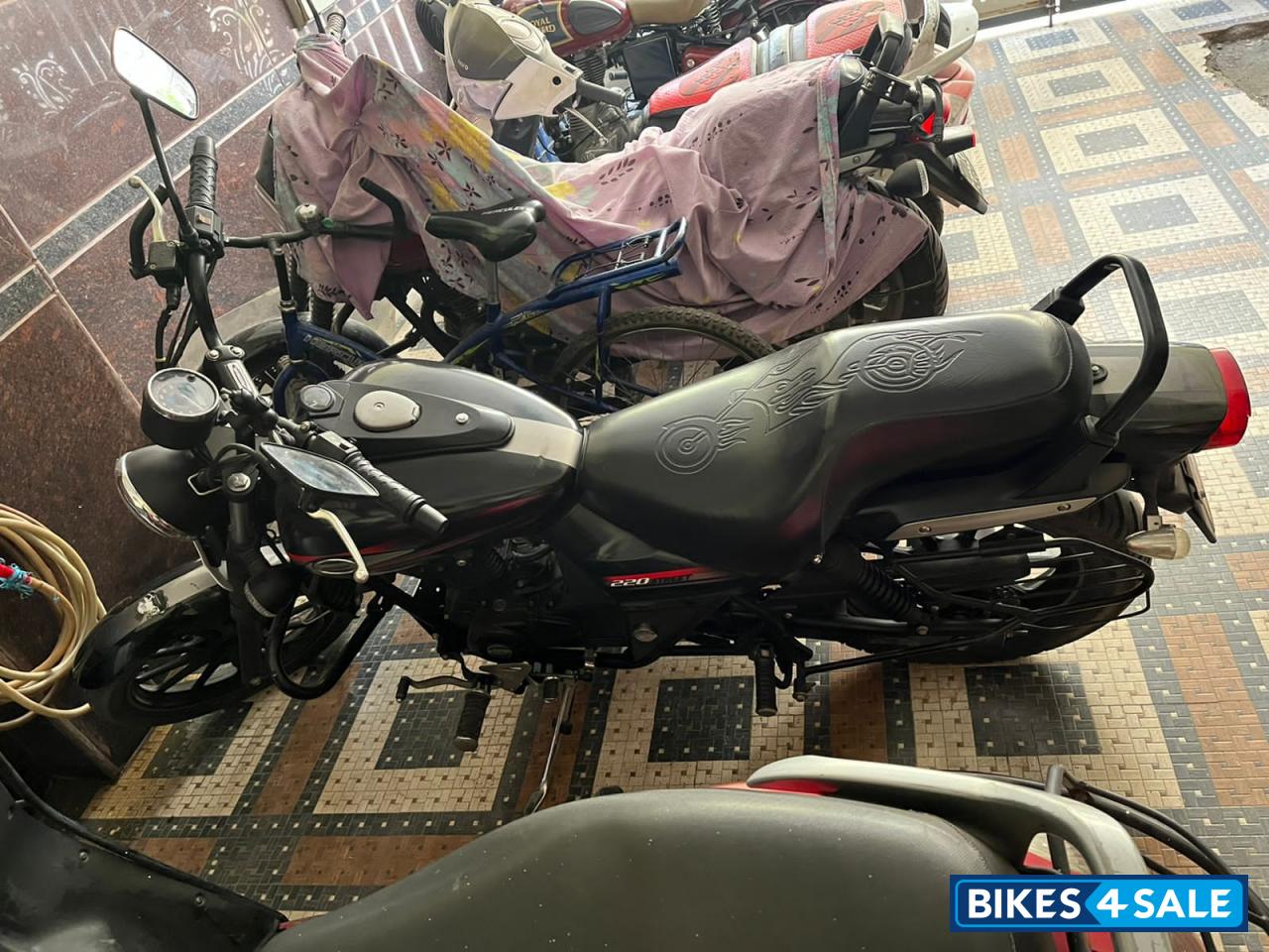 Bajaj Avenger Street 220