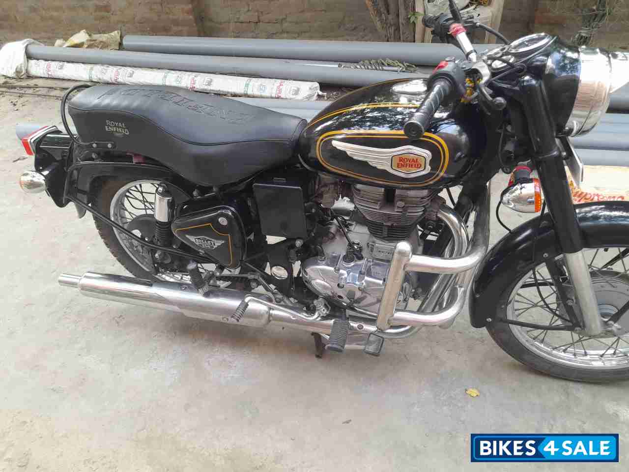 Black Royal Enfield Bullet Standard 350