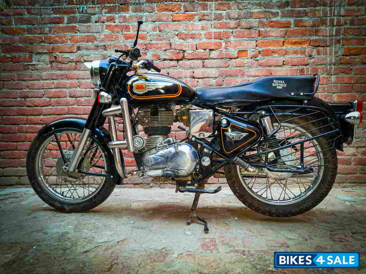 Black Royal Enfield Bullet Standard 350