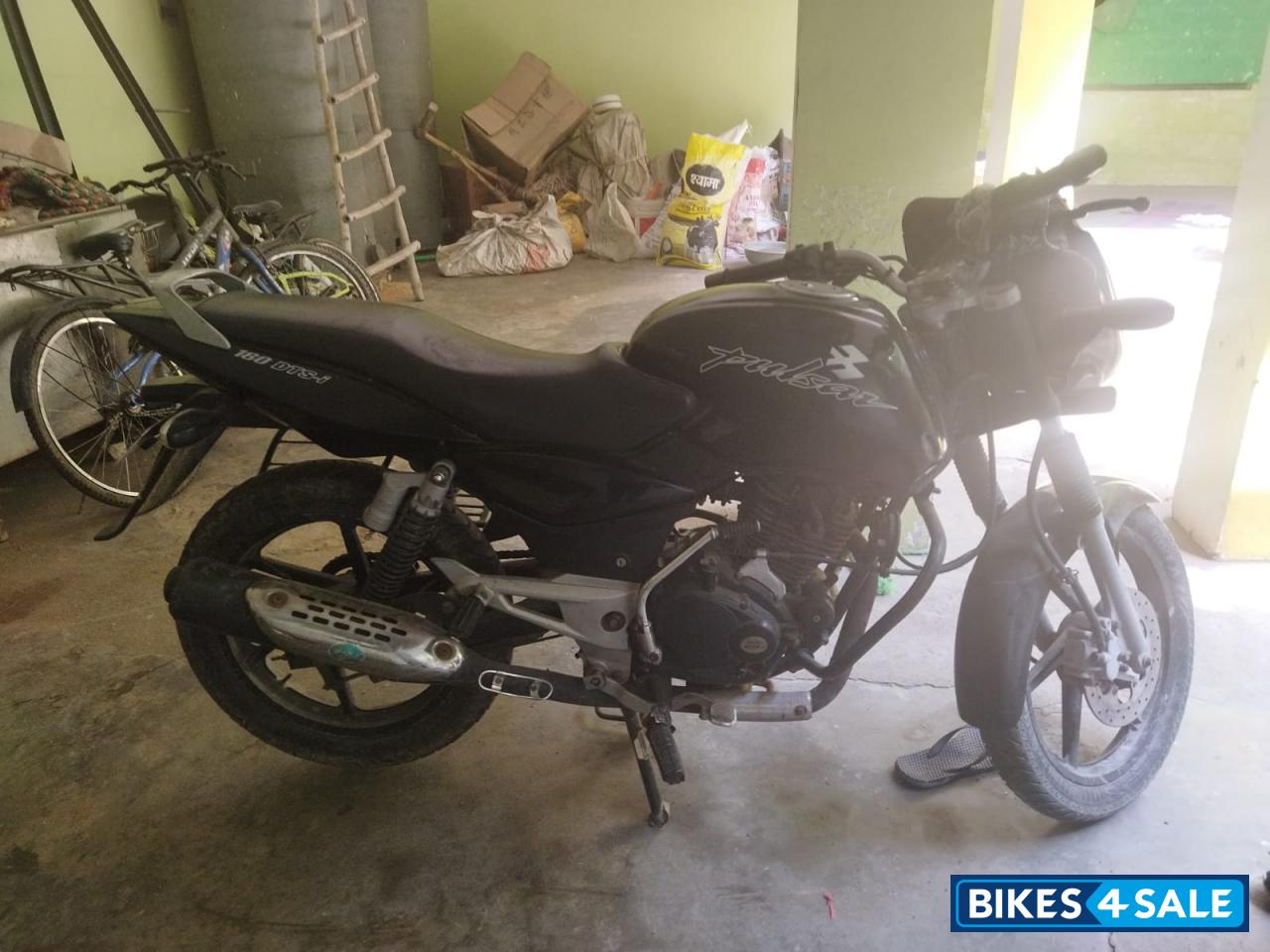 Black Bajaj Pulsar 180