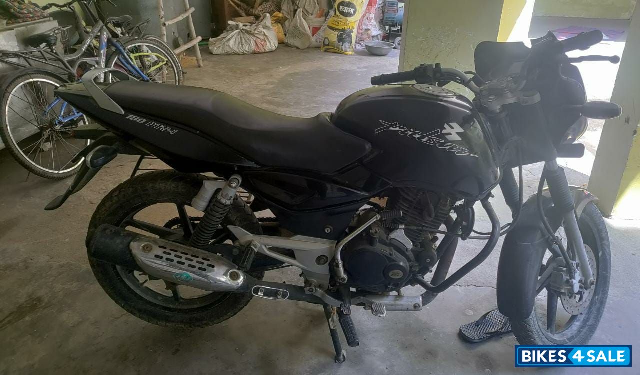 Black Bajaj Pulsar 180