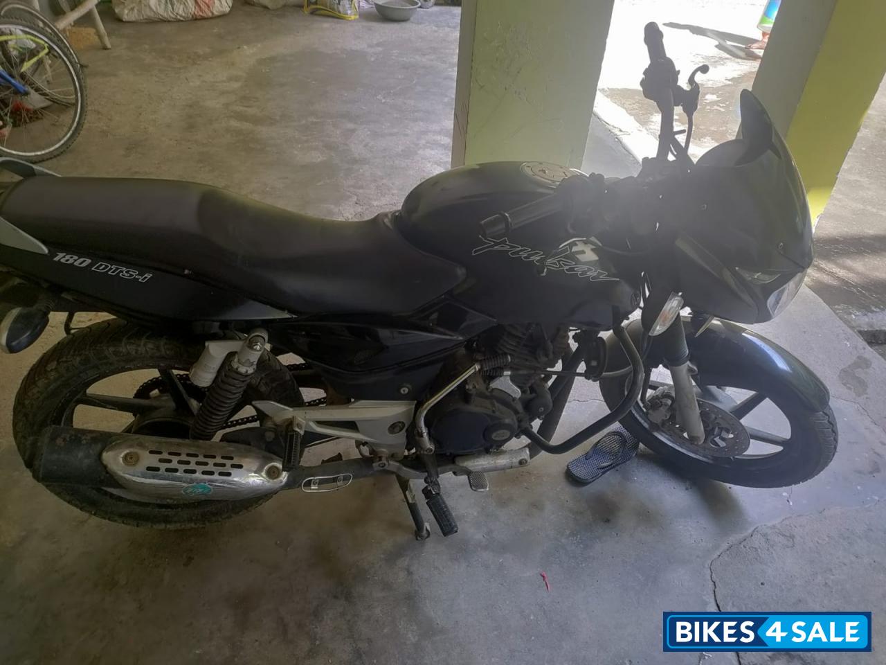 Black Bajaj Pulsar 180