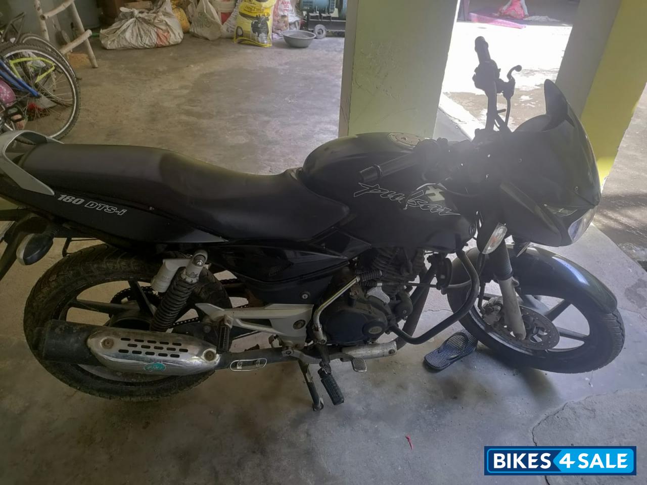 Black Bajaj Pulsar 180