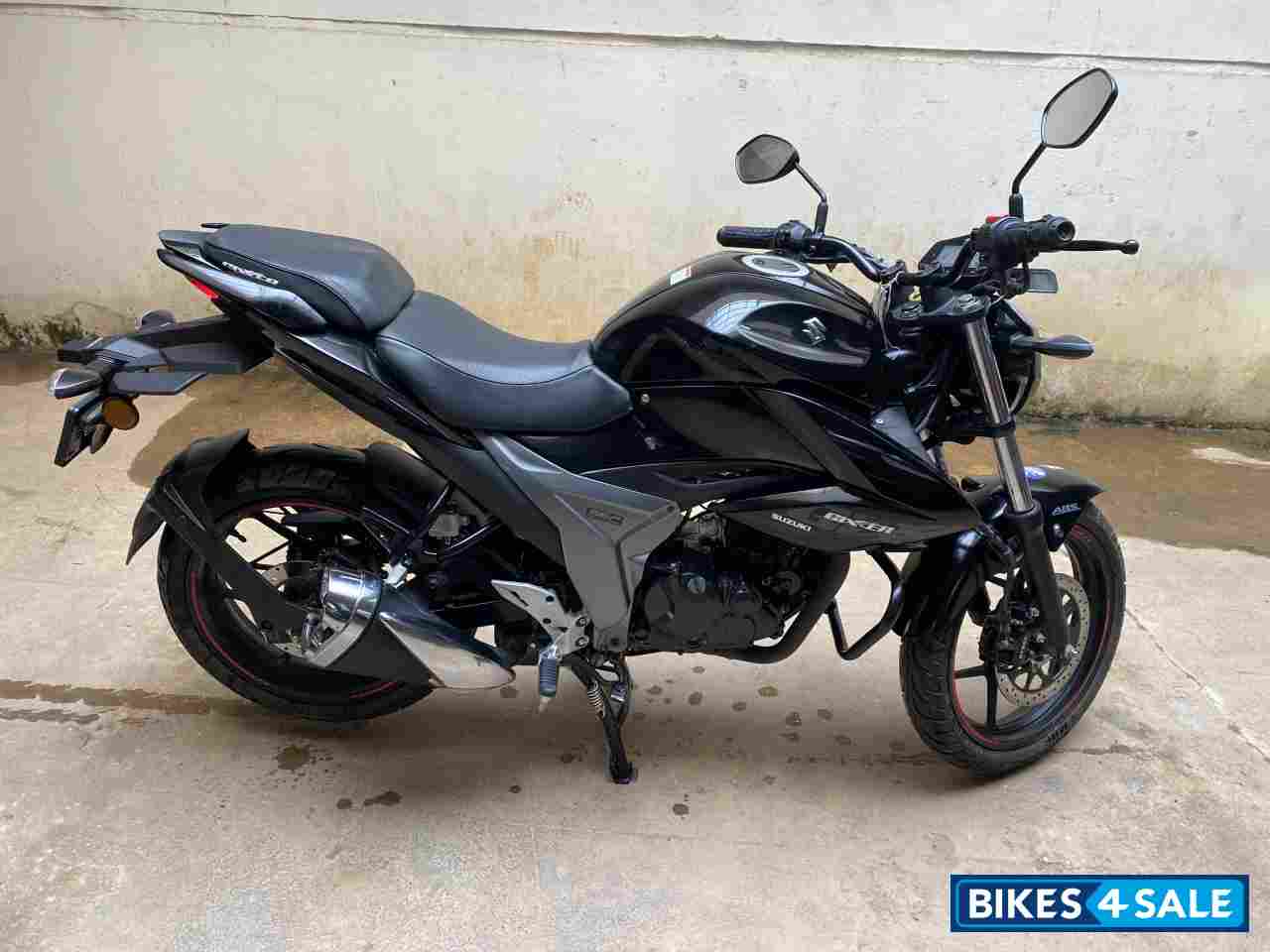 Black Suzuki Gixxer BS6