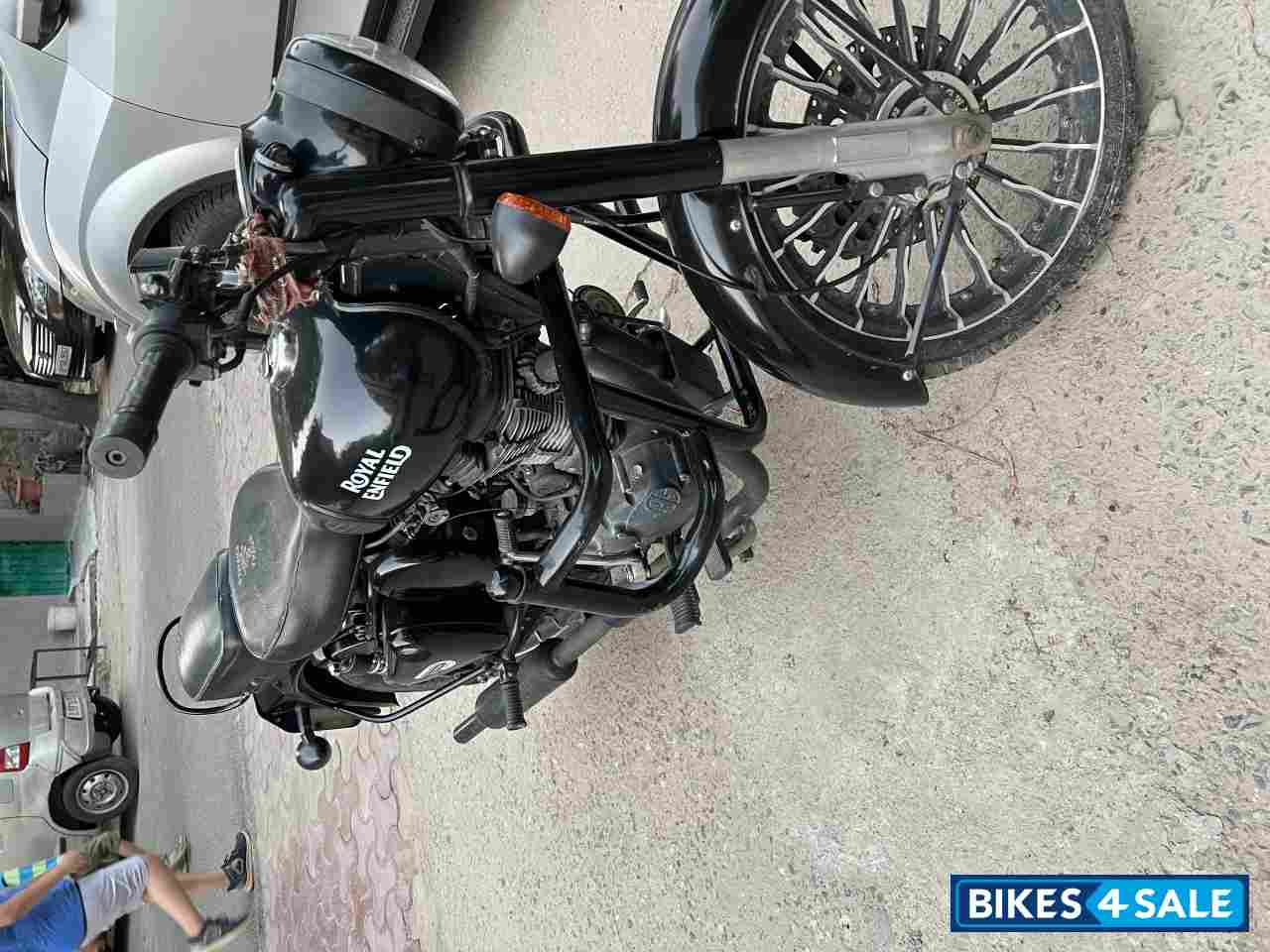 Royal Enfield Classic Stealth Black