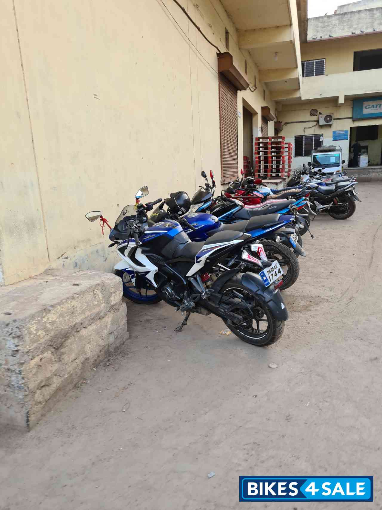 Bajaj Pulsar RS 200 BS6