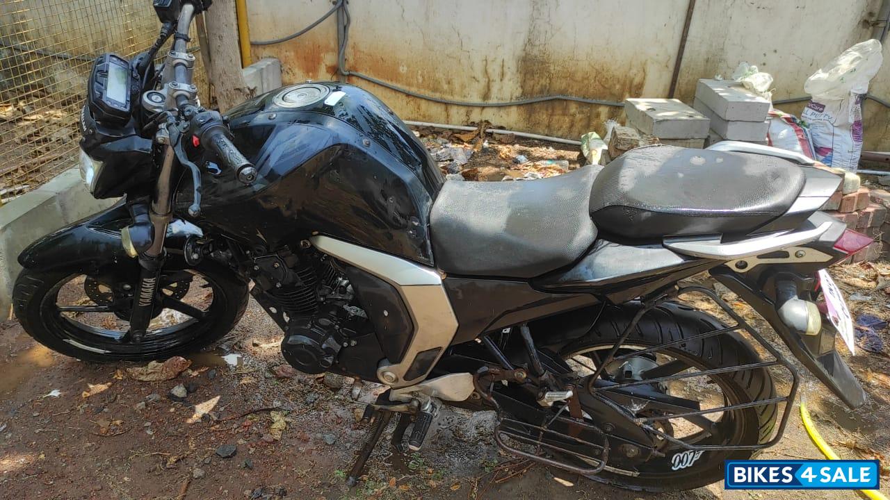 Black Yamaha FZ FI V2