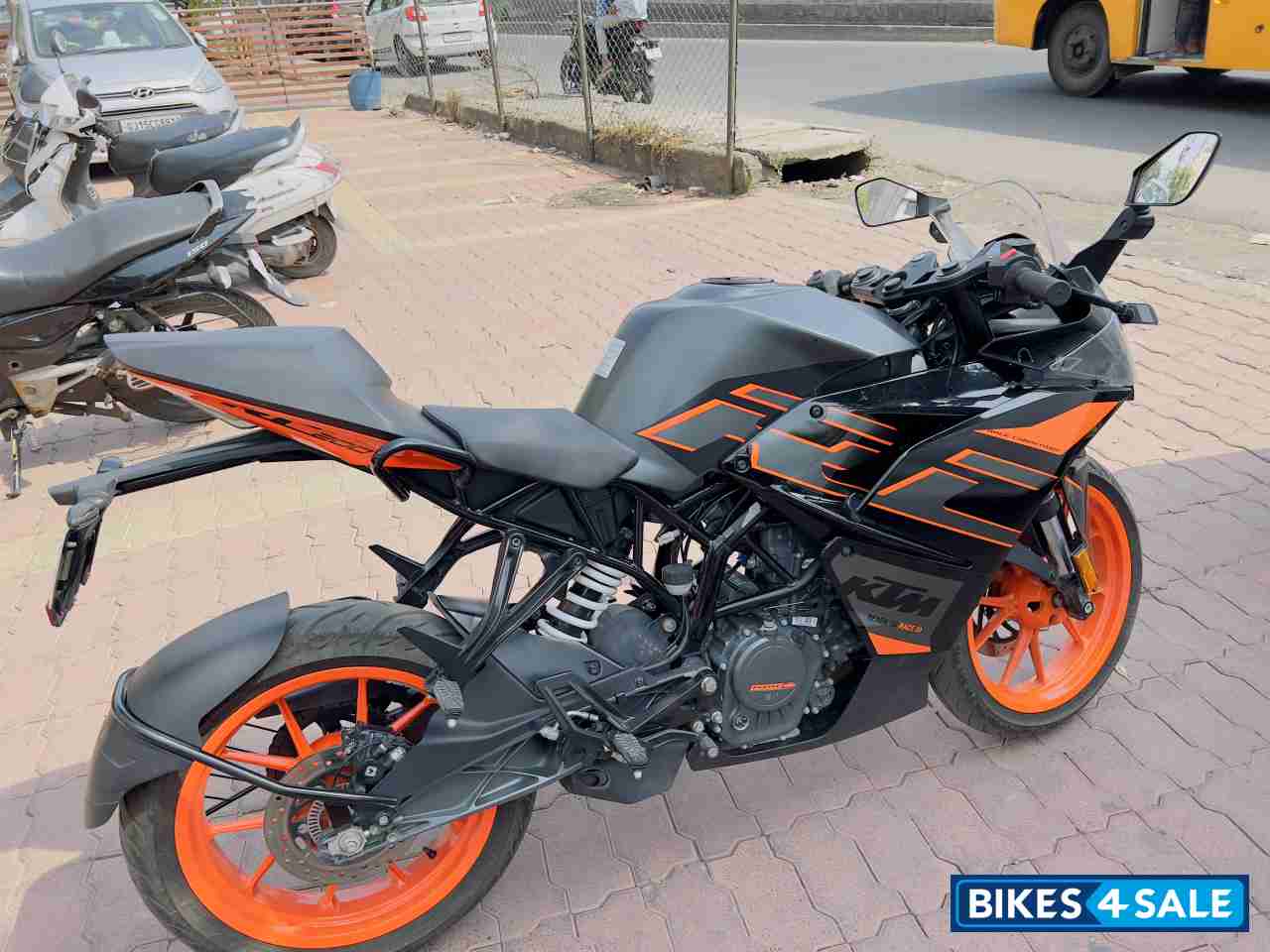Black KTM RC 200 2020
