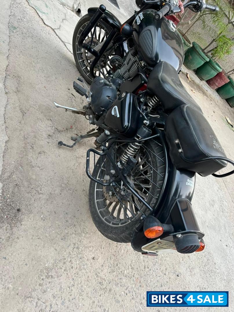 Royal Enfield Classic Stealth Black