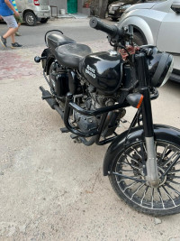 Royal Enfield Classic Stealth Black