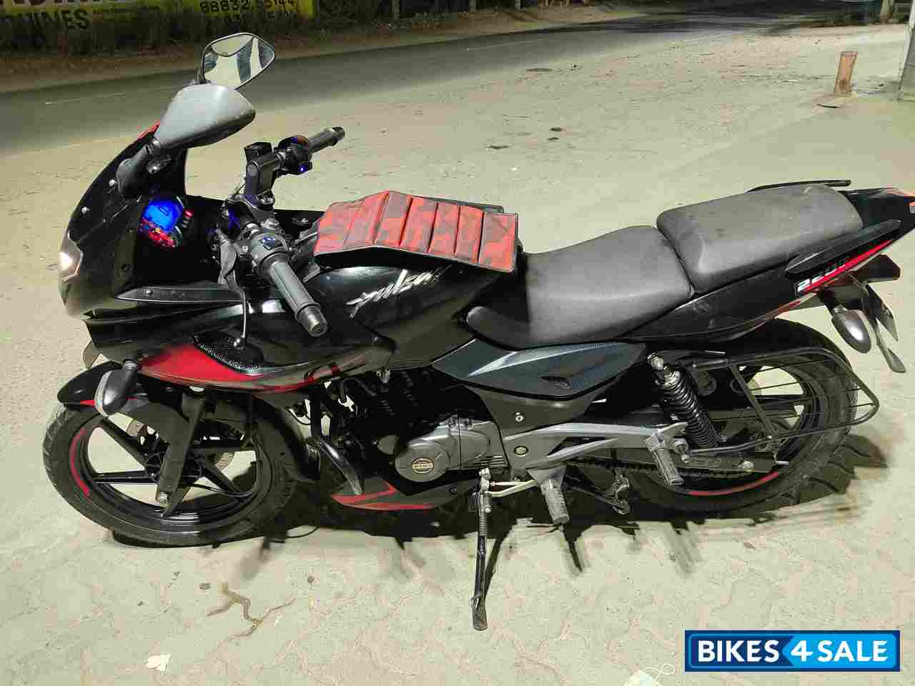 Bajaj Pulsar 220 DTSFi