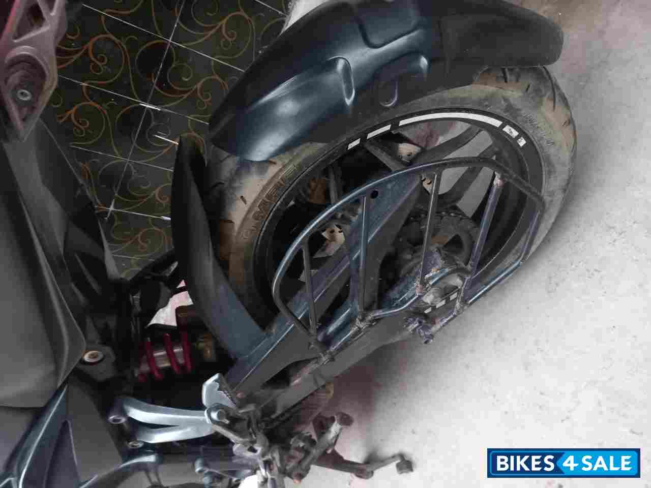 White Bajaj Pulsar 200 NS