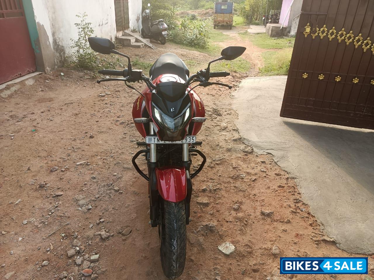 White And Red Hero Xtreme 160R