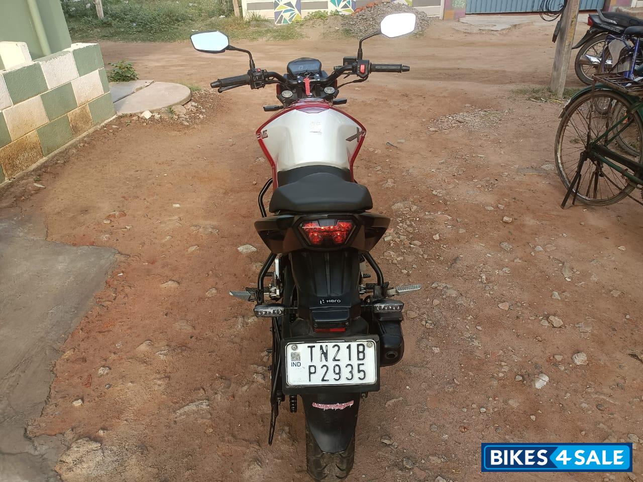 White And Red Hero Xtreme 160R