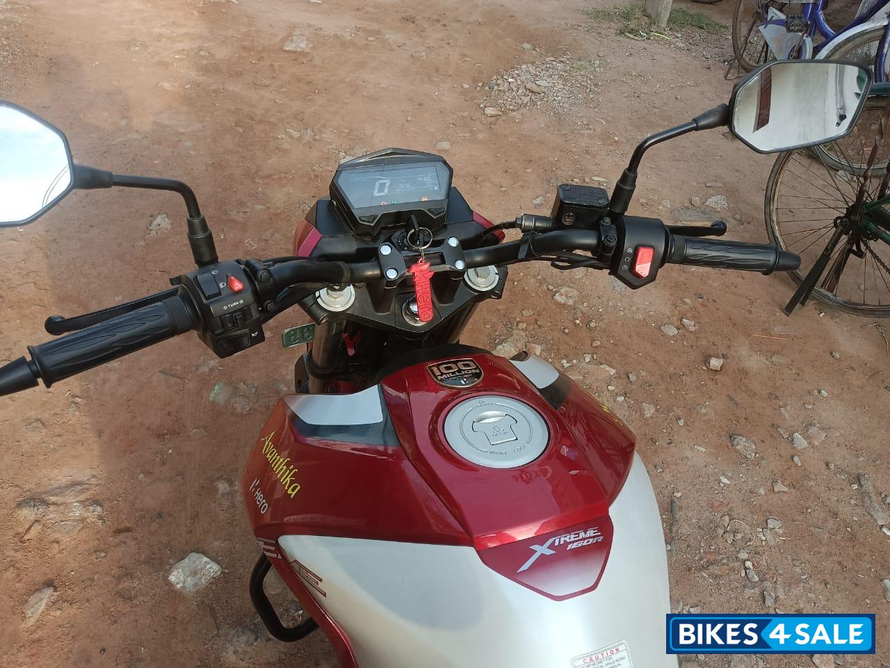 White And Red Hero Xtreme 160R