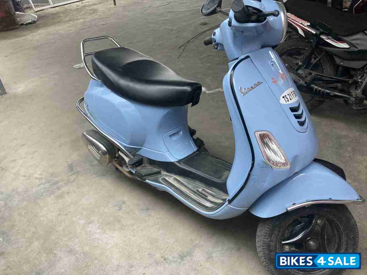 Blue Vespa LX 125