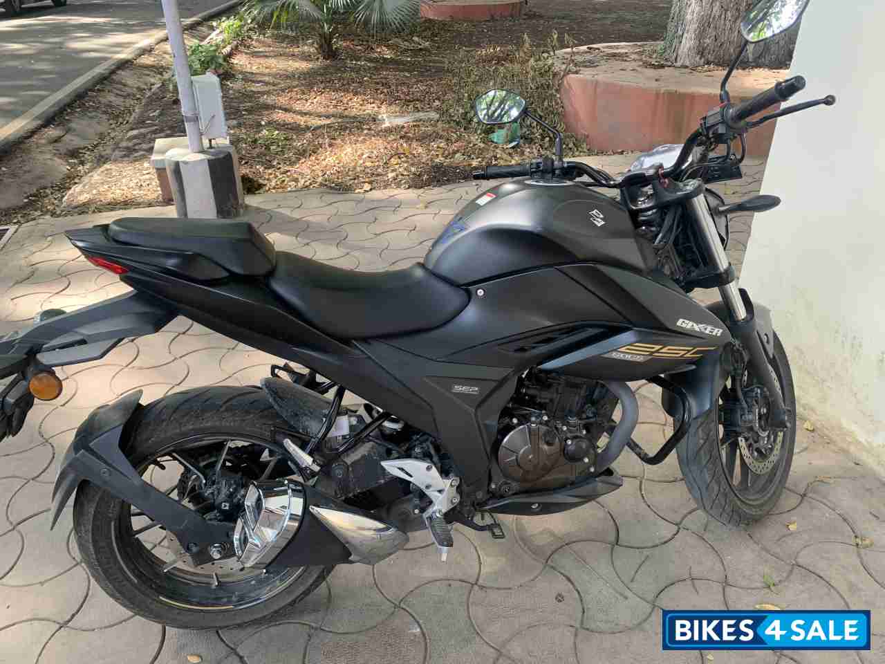 Black Suzuki Gixxer 250 BS6