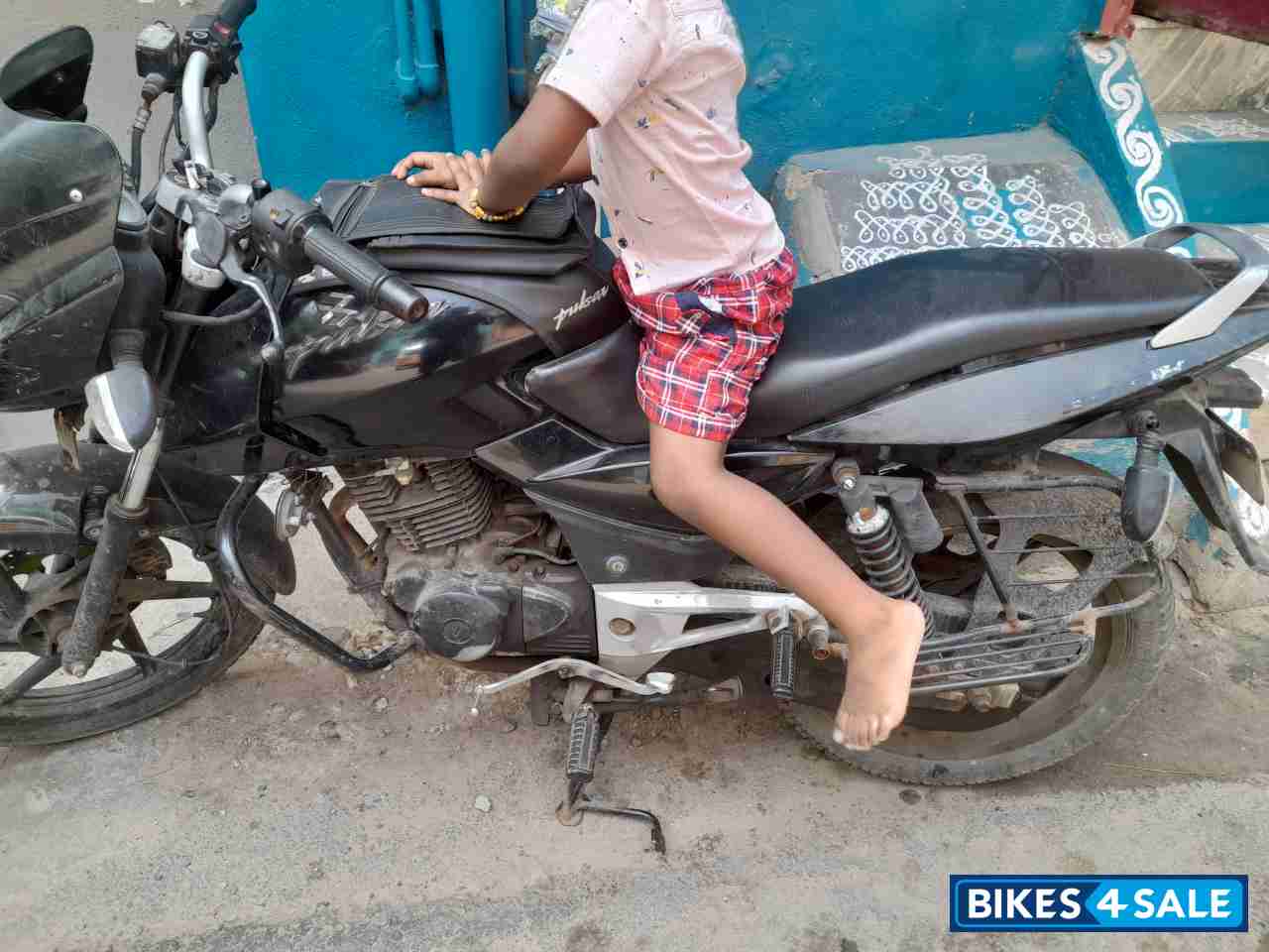 Black Bajaj Pulsar 150 DTSi