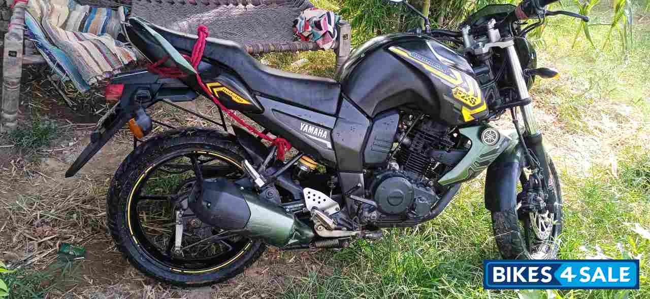 Military Green Yamaha FZ-S Military Green Yamaha FZ-S