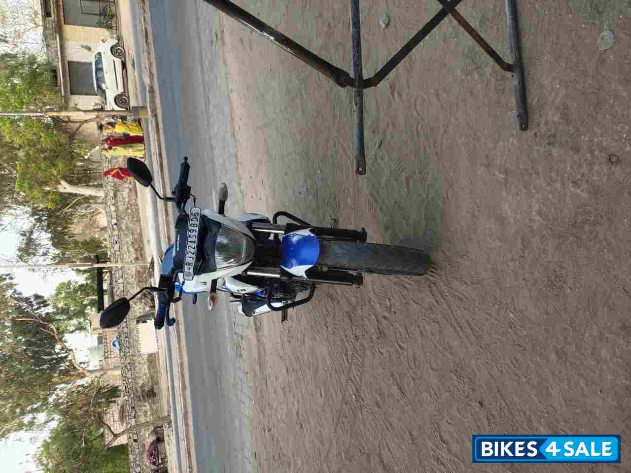 Blue Suzuki Gixxer 150