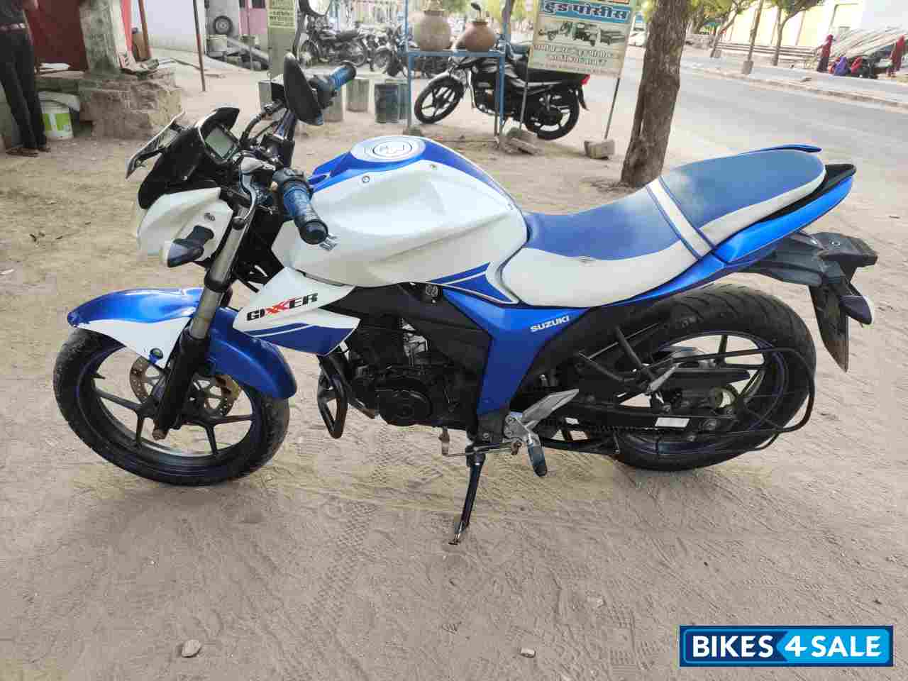 Blue Suzuki Gixxer 150