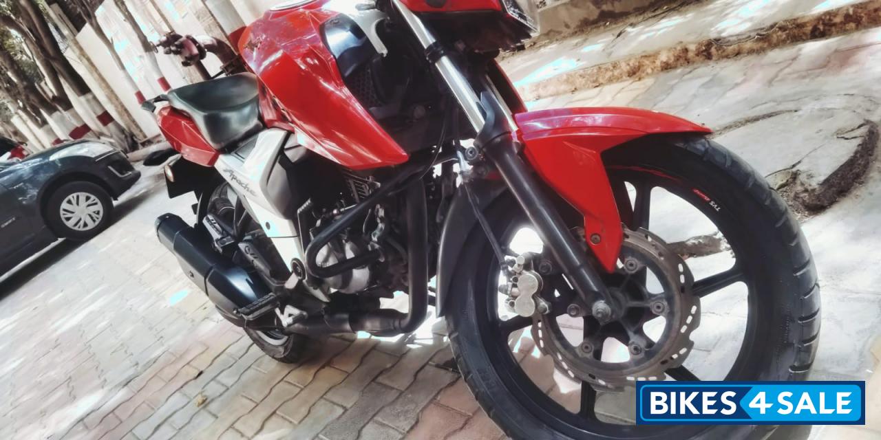 Red TVS Apache RTR 160 4V