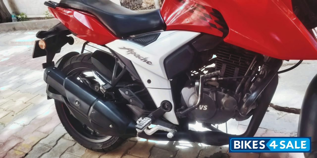 Red TVS Apache RTR 160 4V