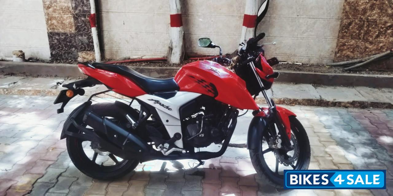 Red TVS Apache RTR 160 4V