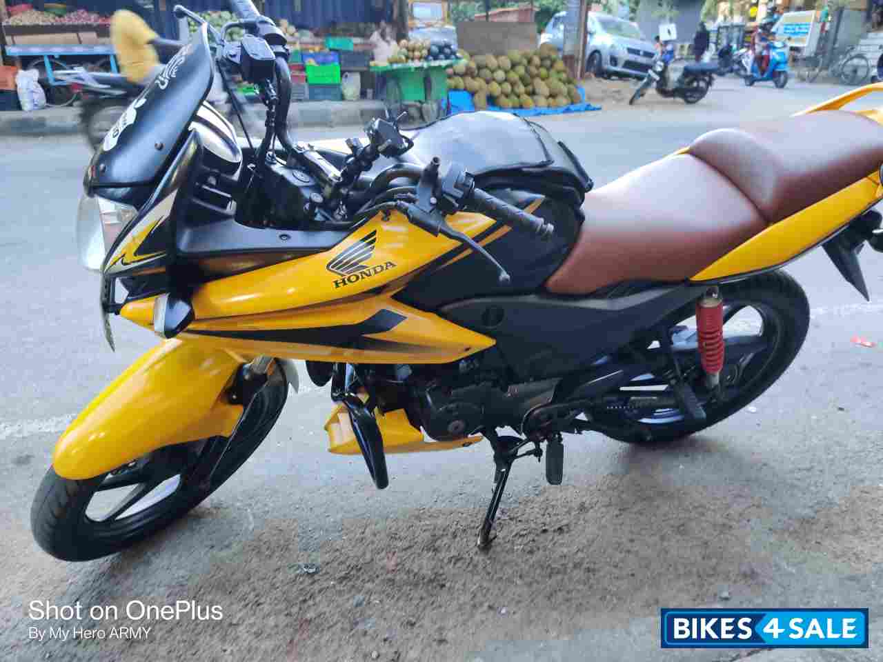 Yellow And Black Honda CBF Stunner