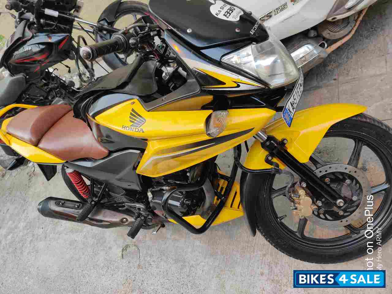 Yellow And Black Honda CBF Stunner