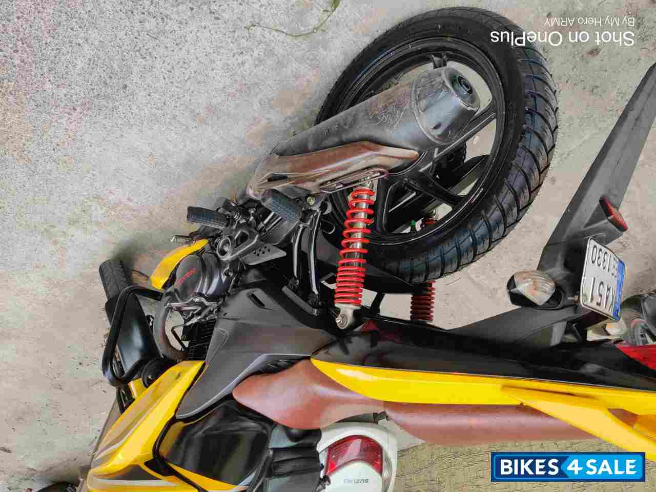 Yellow And Black Honda CBF Stunner