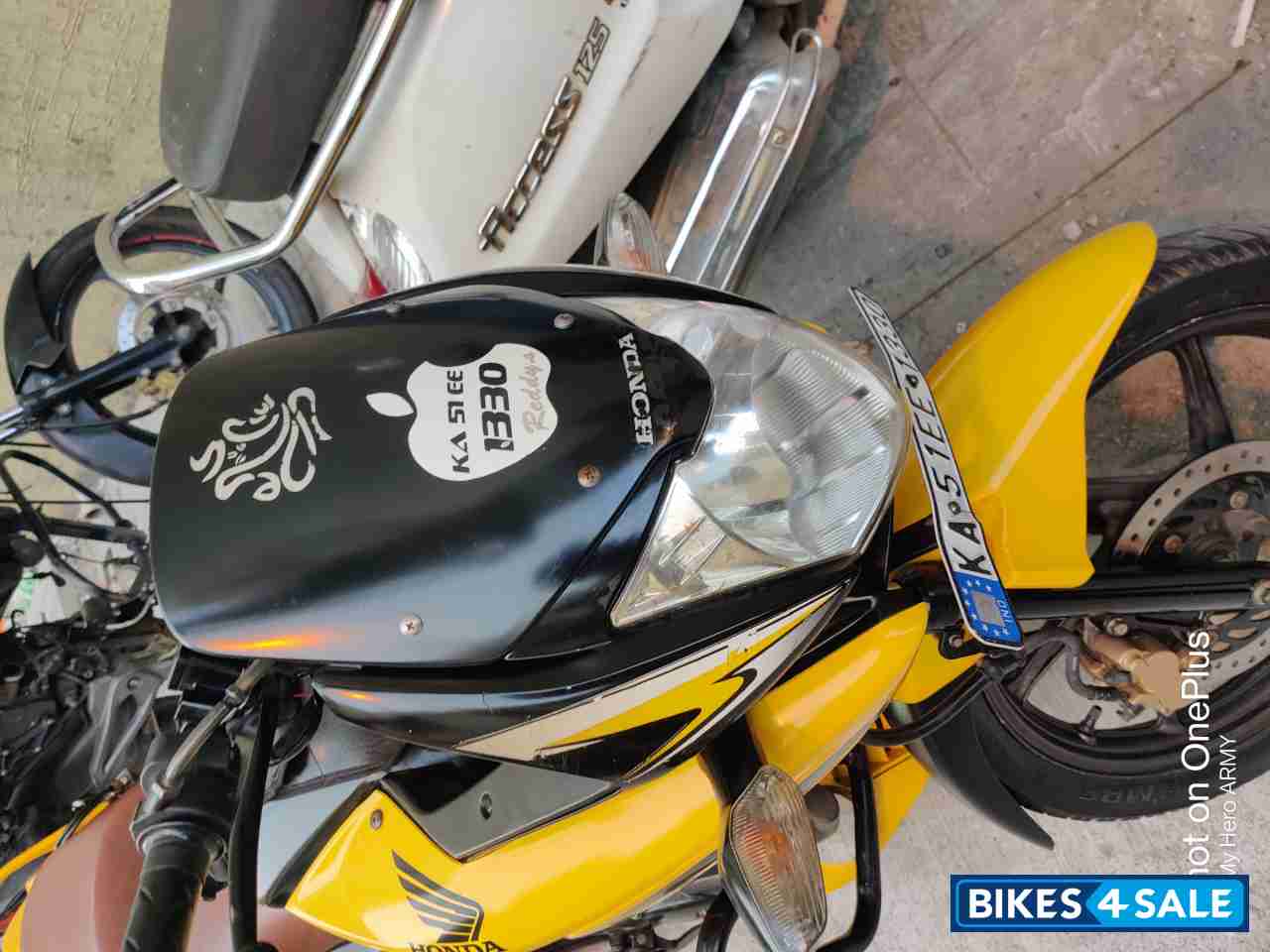 Yellow And Black Honda CBF Stunner