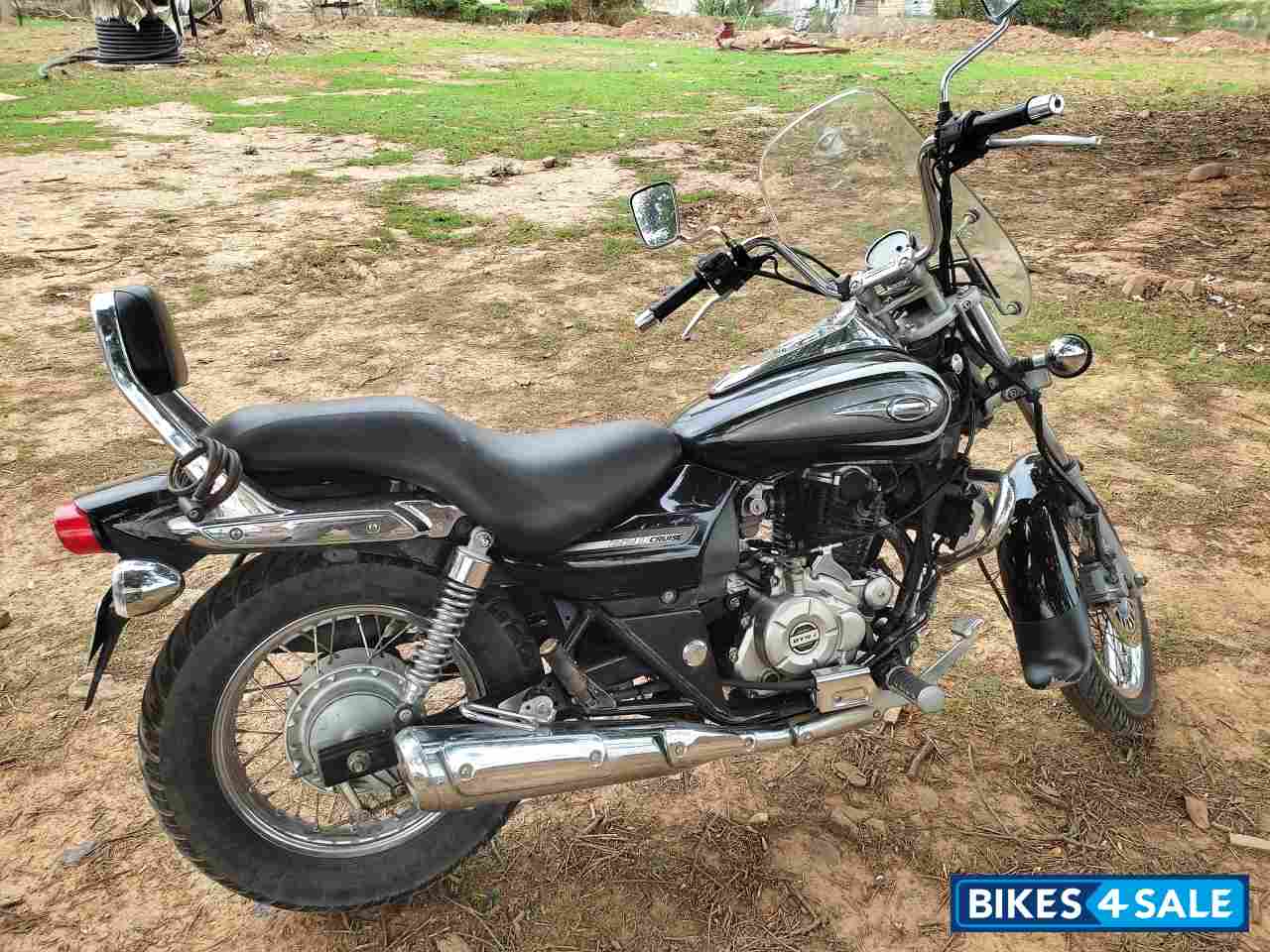 Black Bajaj Avenger Cruise 220