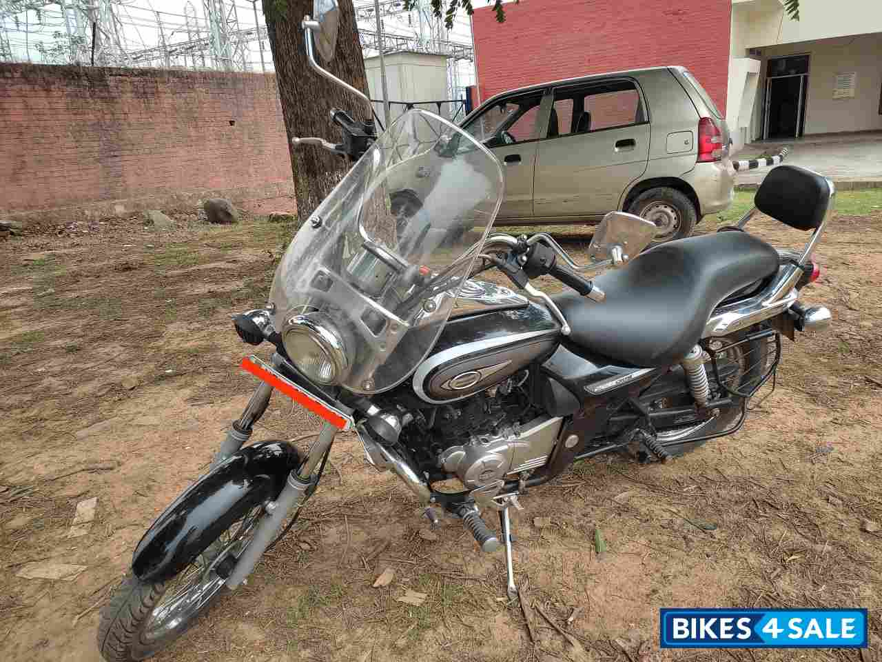 Black Bajaj Avenger Cruise 220