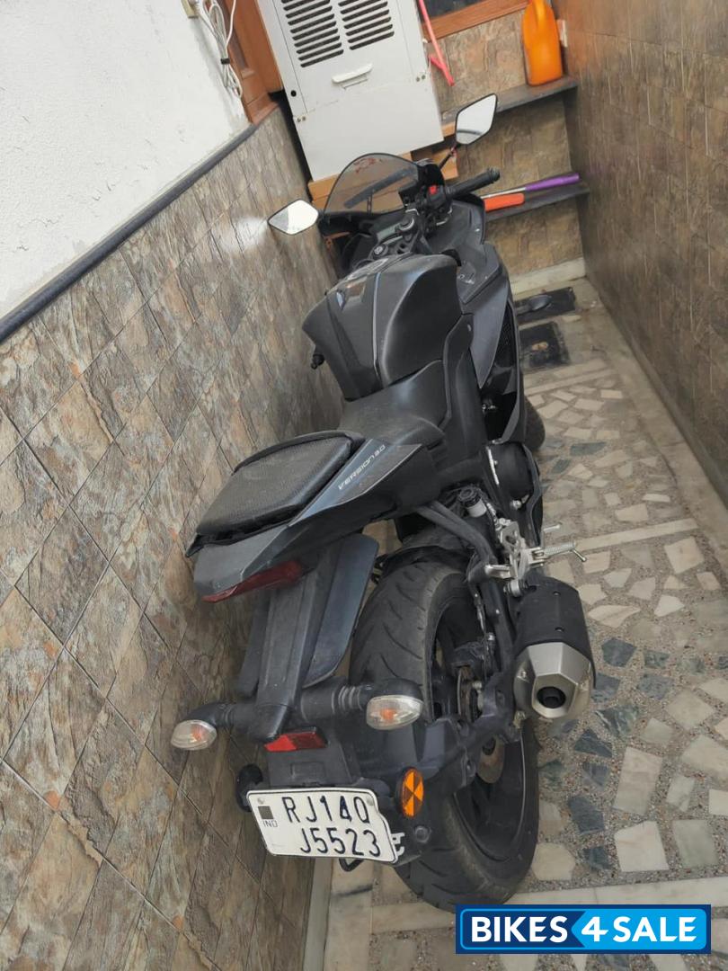 Black Yamaha YZF R15 V3