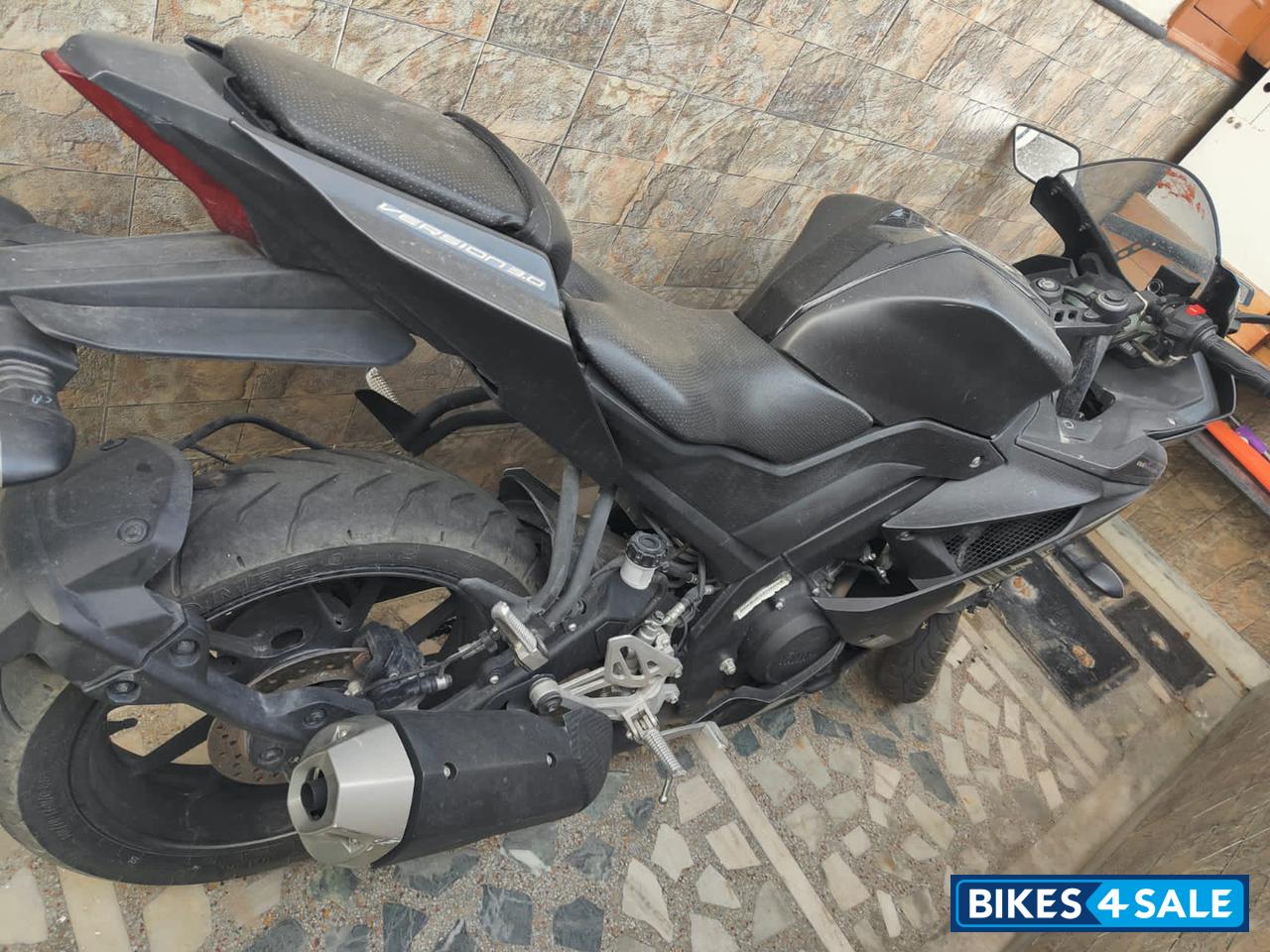Black Yamaha YZF R15 V3