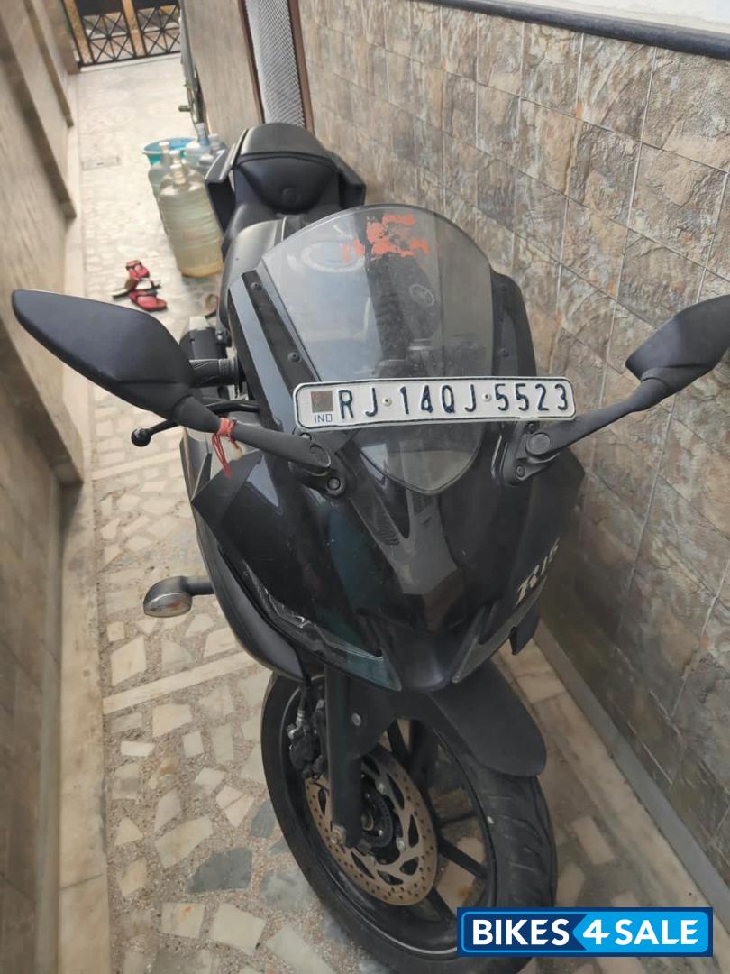 Black Yamaha YZF R15 V3