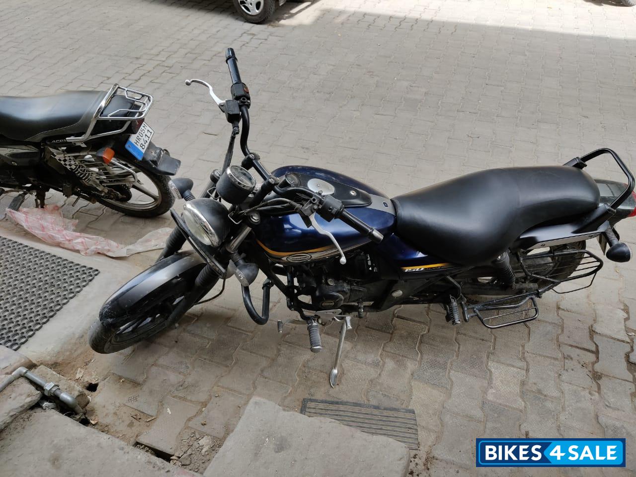 Blue Bajaj Avenger Street 150