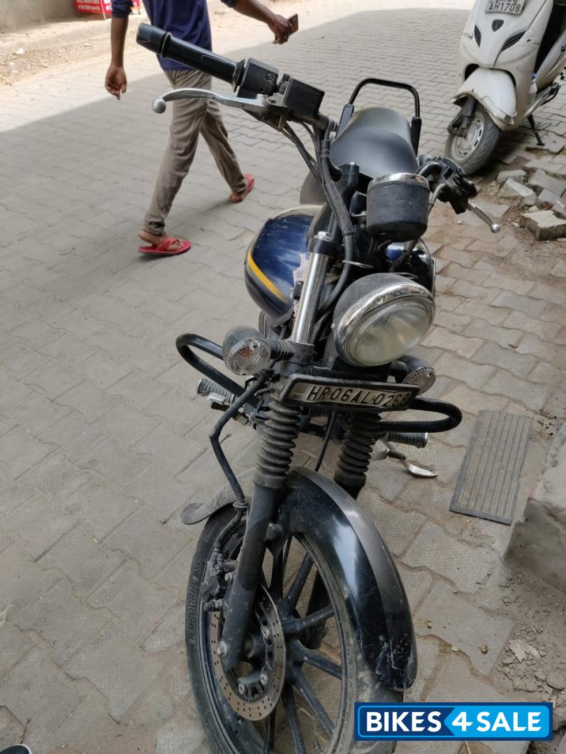 Blue Bajaj Avenger Street 150