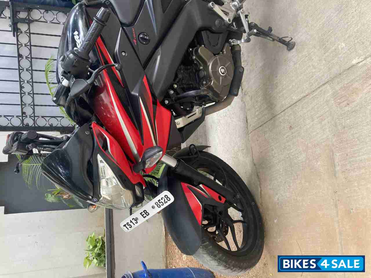 Bajaj Pulsar 200 NS ABS