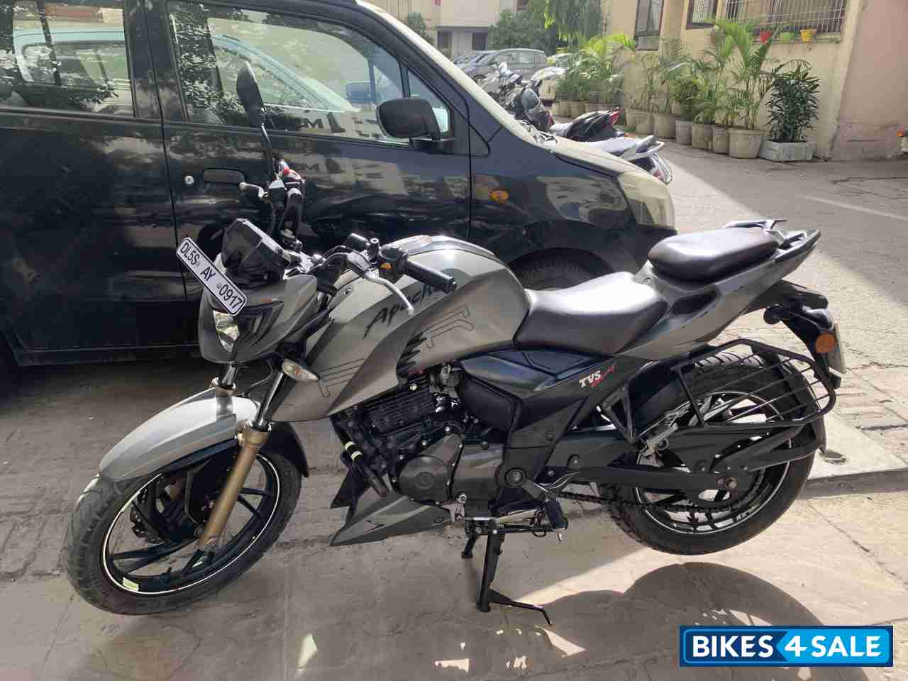 Titanium Grey TVS Apache RTR 200 4V