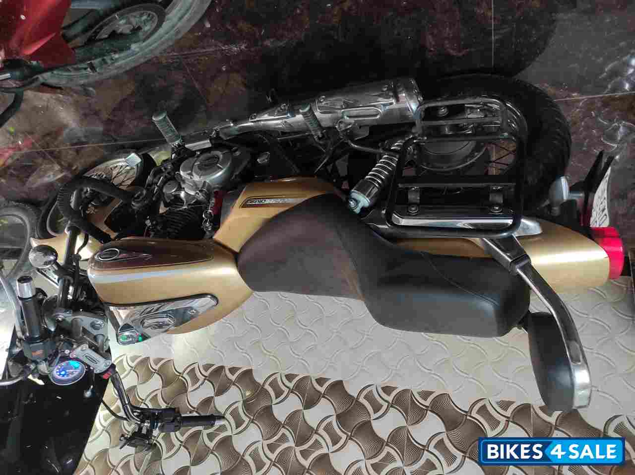 Desert Gold Bajaj Avenger Cruise 220 Desert Gold Bajaj Avenger Cruise 220