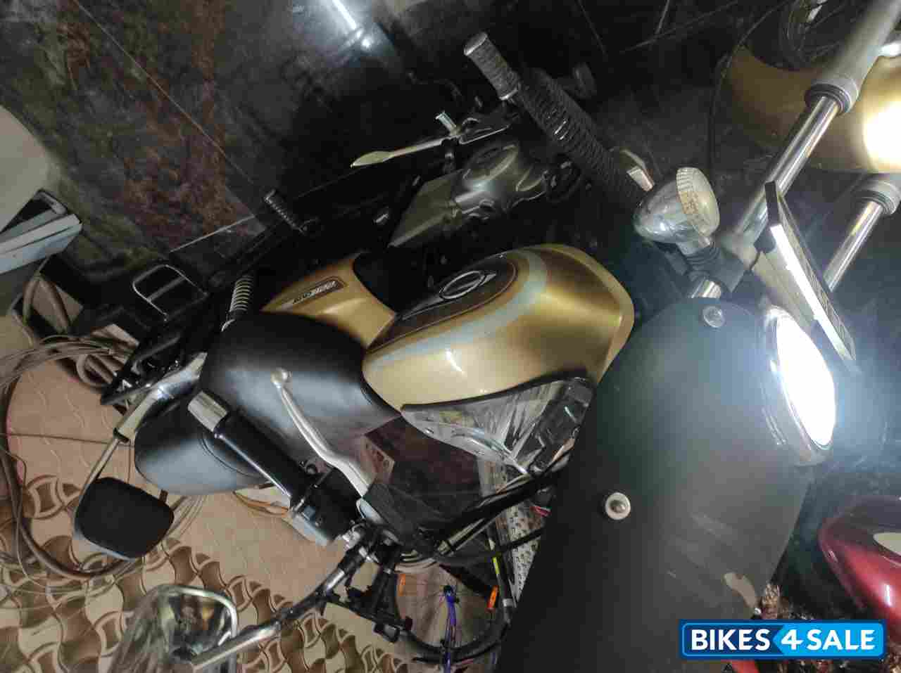 Desert Gold Bajaj Avenger Cruise 220 Desert Gold Bajaj Avenger Cruise 220