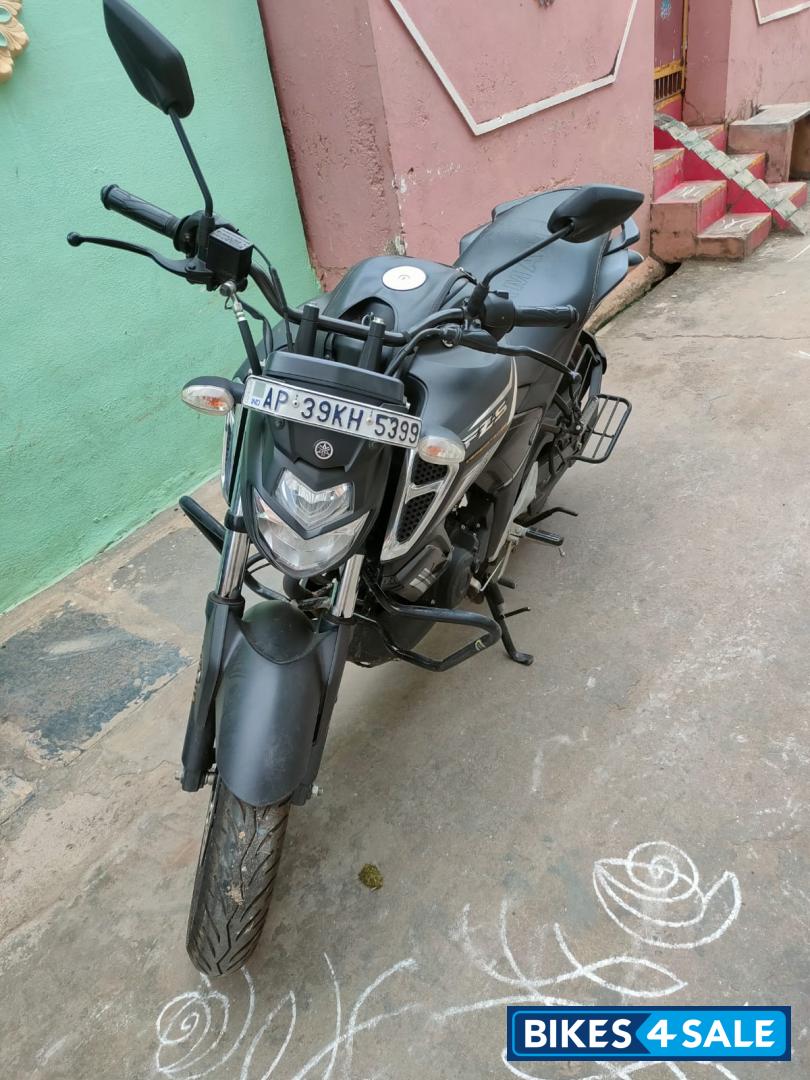 Black Yamaha FZ-S FI V3