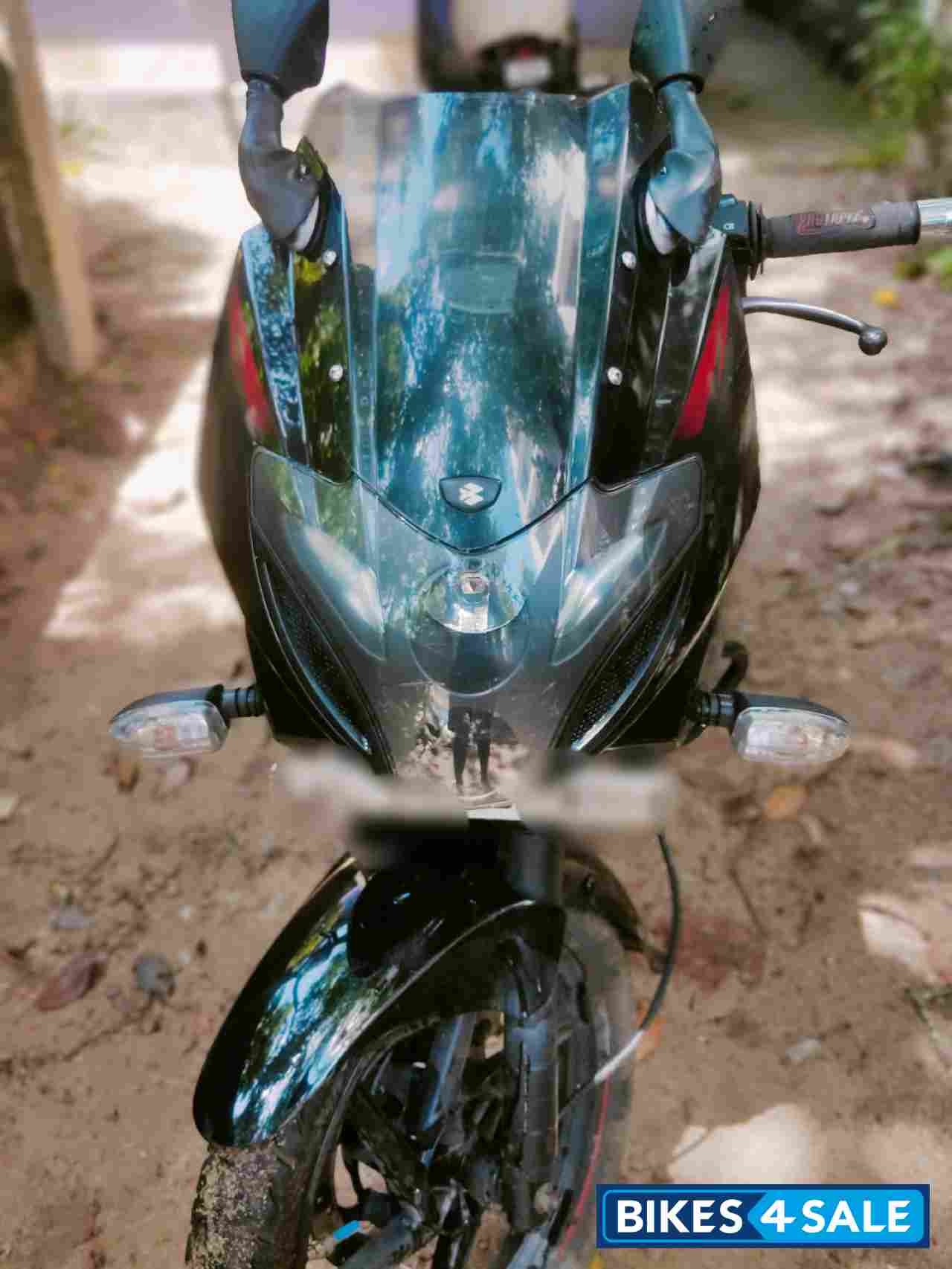 Black And Red Bajaj Pulsar 220F