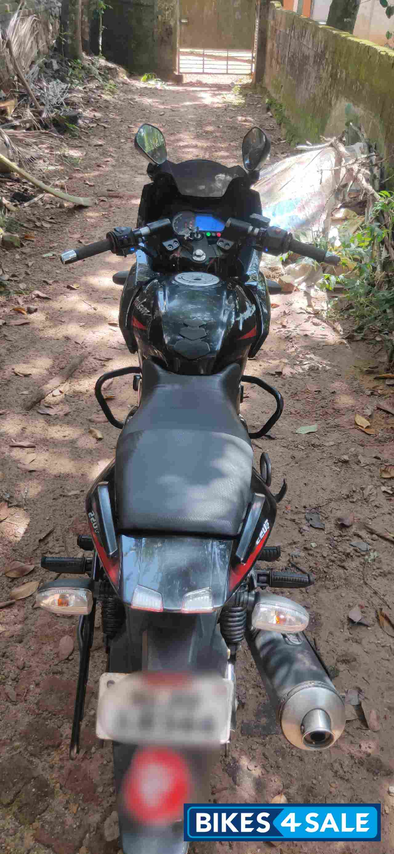 Black And Red Bajaj Pulsar 220F