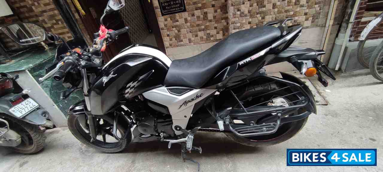 Black TVS Apache RTR 160 4V