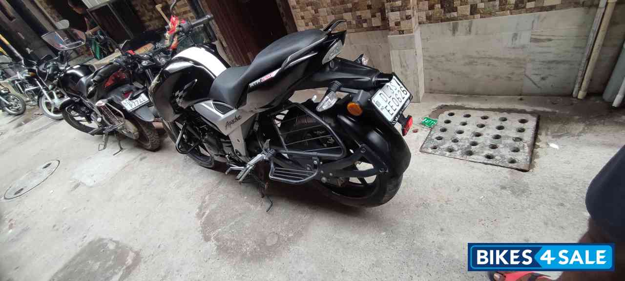 Black TVS Apache RTR 160 4V